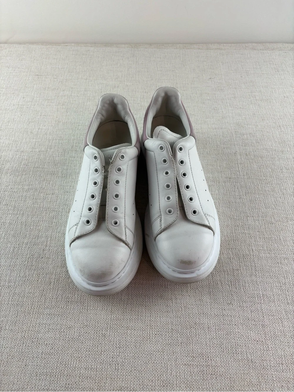 Alexander McQueen girl’s 1.5 White Leather Sneakers with Lavender Heel Tab